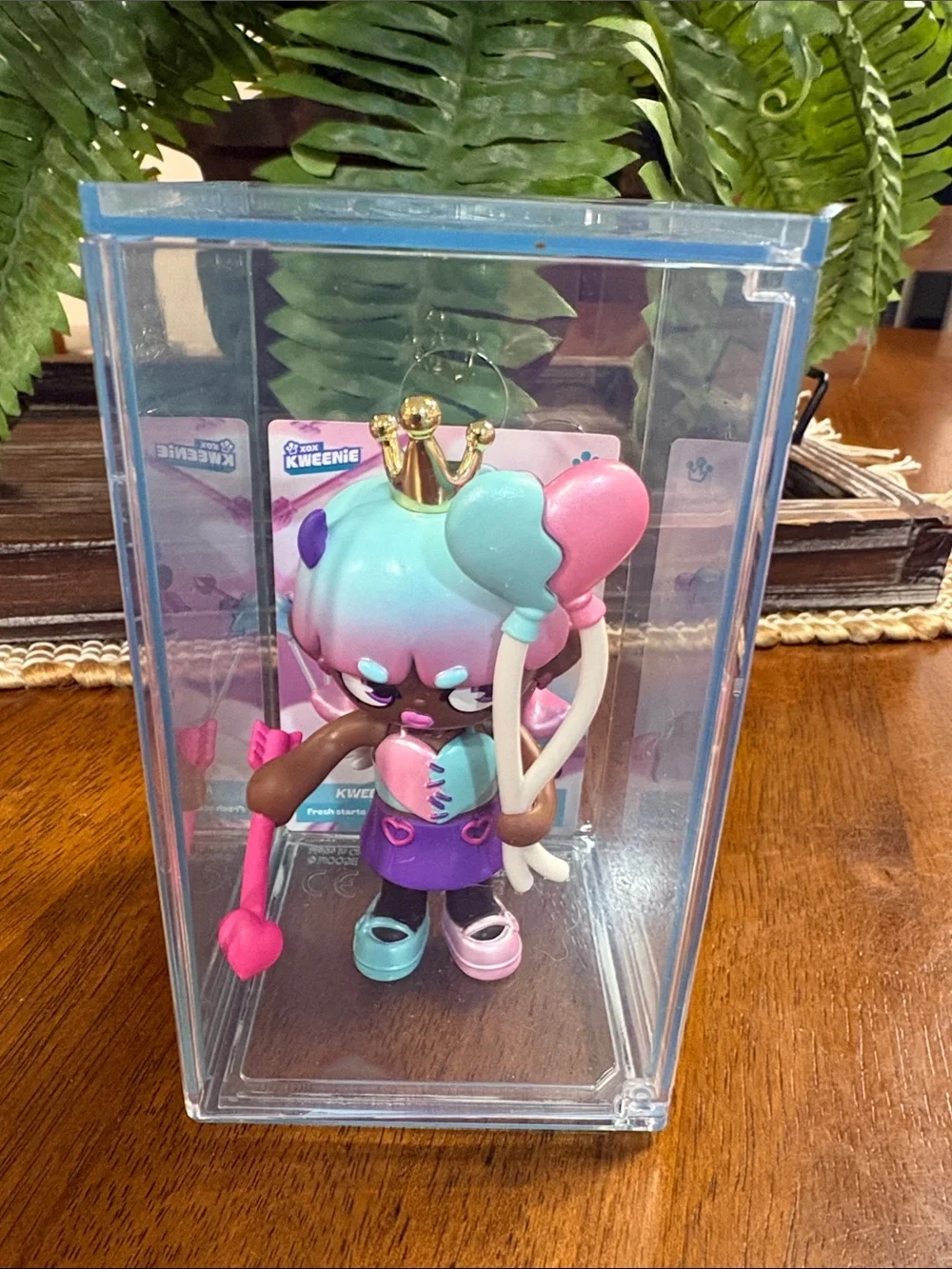 Kween of Heartbreakers Mini Figure – Pink & Teal